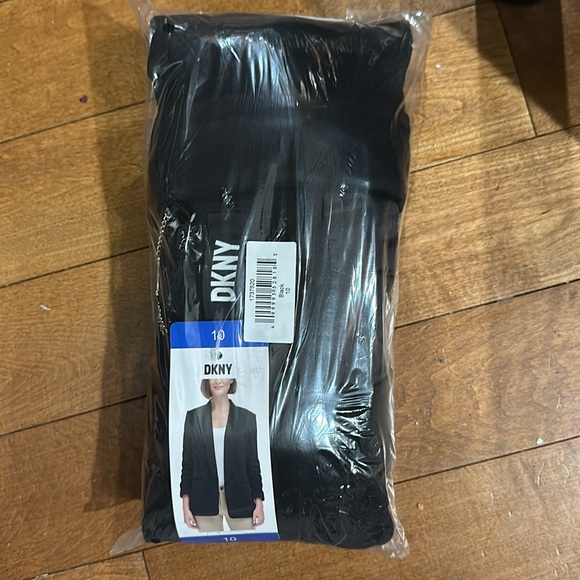 NWT DKNY Ladies' Blazer - Picture 4 of 5